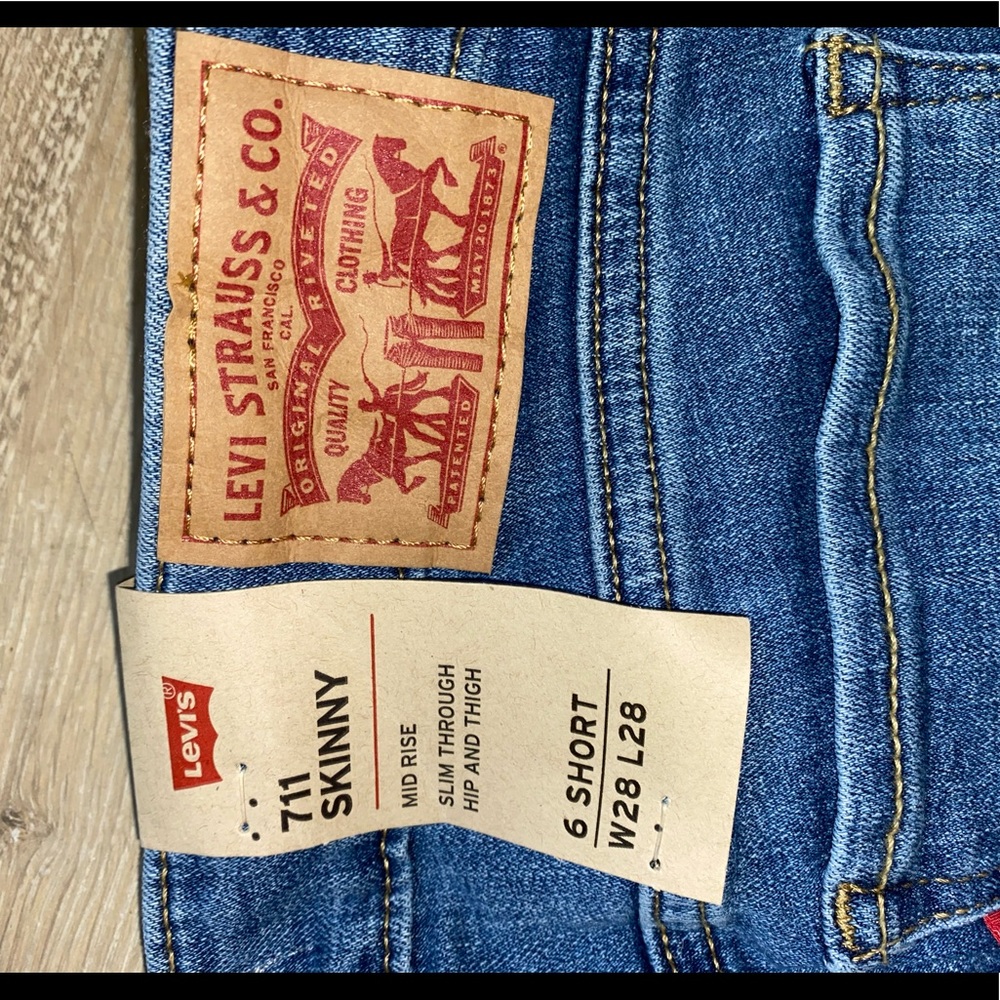 Levi’s 711 Skinny Jeans